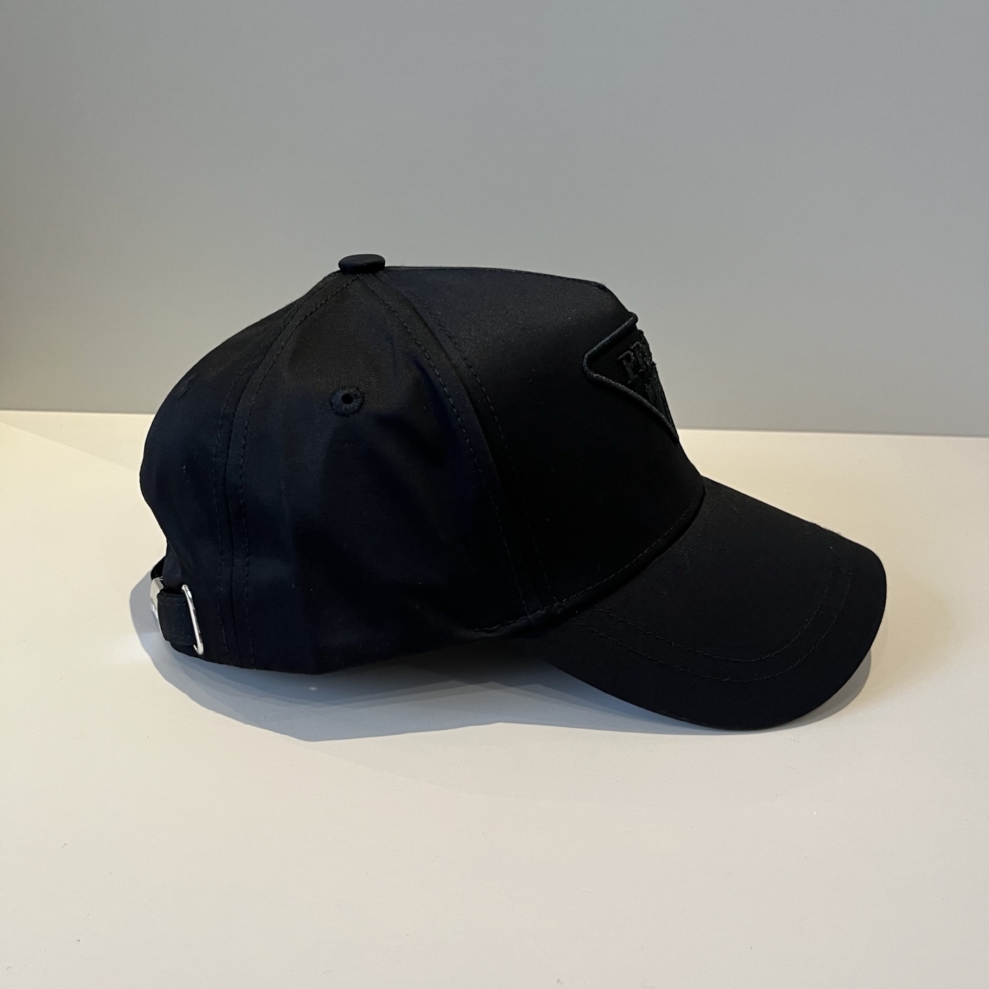 プラダ「Prada」ADA 新作クラシックキャップ