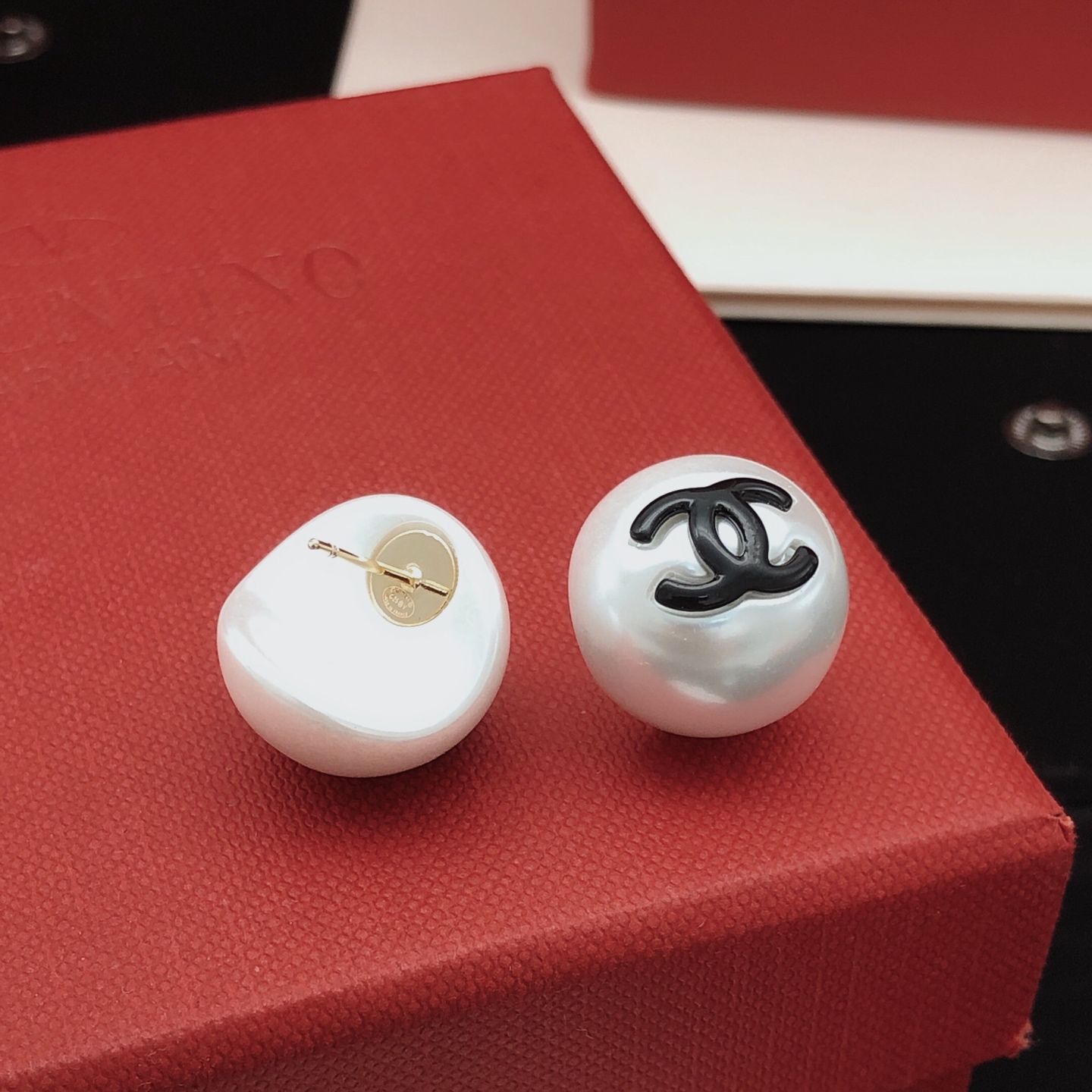 シャネル「Chanel」25秋冬 ブラックパール イヤリング