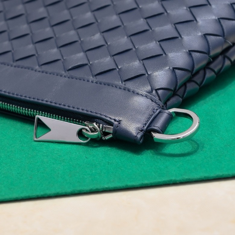 ボッテガ・ヴェネタ「Bottega Veneta」Intrecciato メンズクラッチバッグ