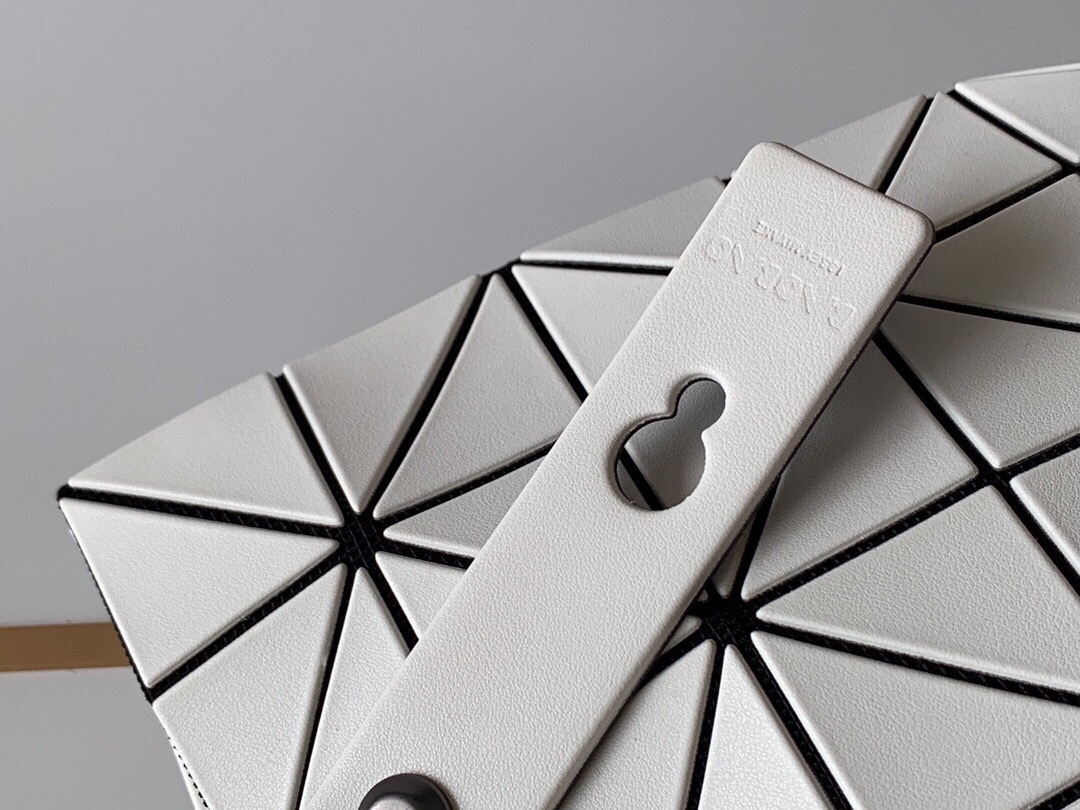 イッセイ・ミヤケ「Issey Miyake」BAO BAO LUCENT 6×6 トートバッグ