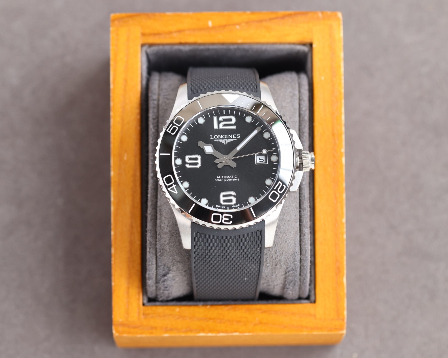 ロンジン「Longines」HydroConquestセラミックベゼル メンズウォッチ41MM