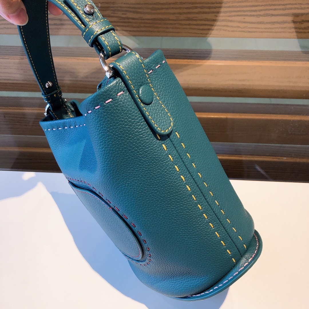 デルヴォー「Delvaux」Pin ミニバケットバッグ
