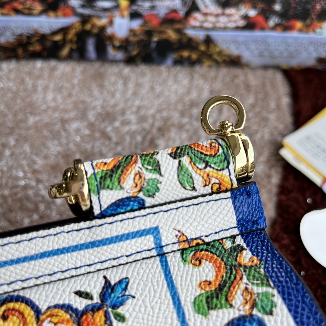 ドルチェ・アンド・ガッバーナ「D&G」 レザープリント ミラー付き ショルダーバッグ