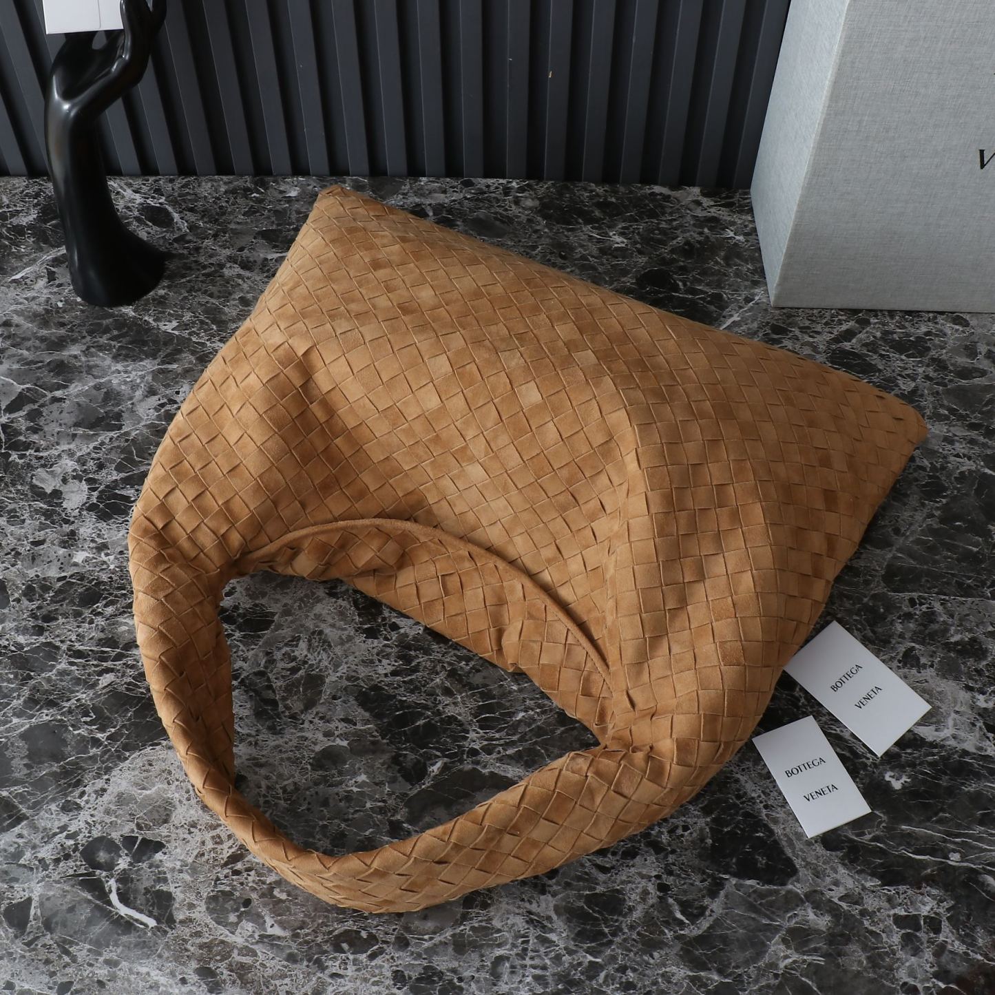 ボッテガ・ヴェネタ「Bottega Veneta」2025年 Hop ラージトートバッグ