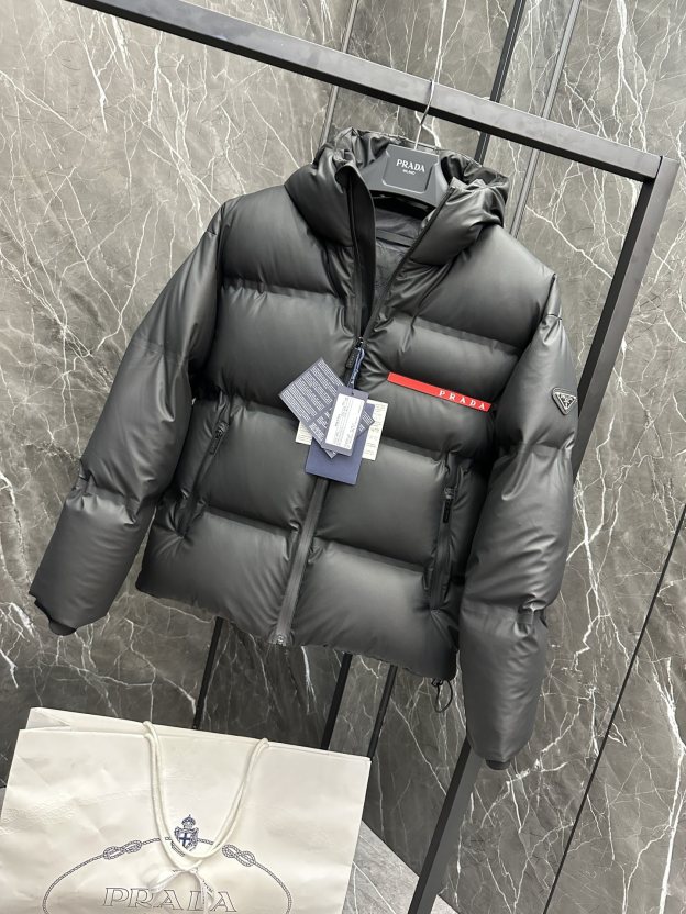 プラダ「Prada」冬物新作 超ふんわりメンズダウンジャケット