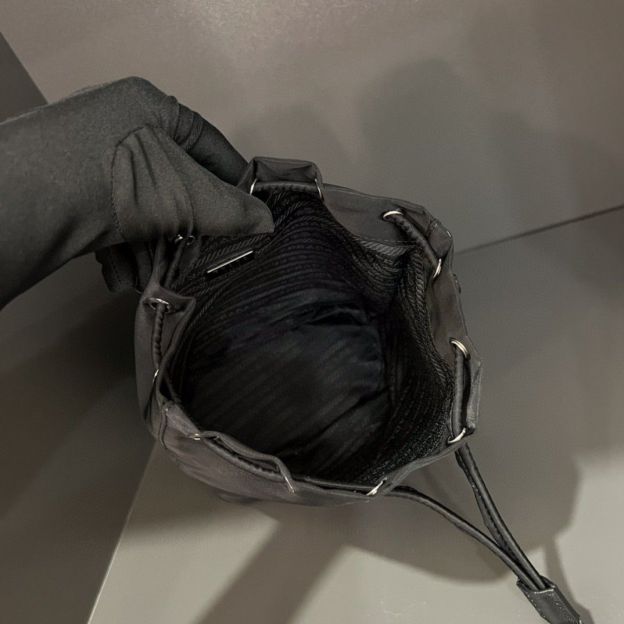 プラダ「Prada」ピコティン バケットバッグ モデ