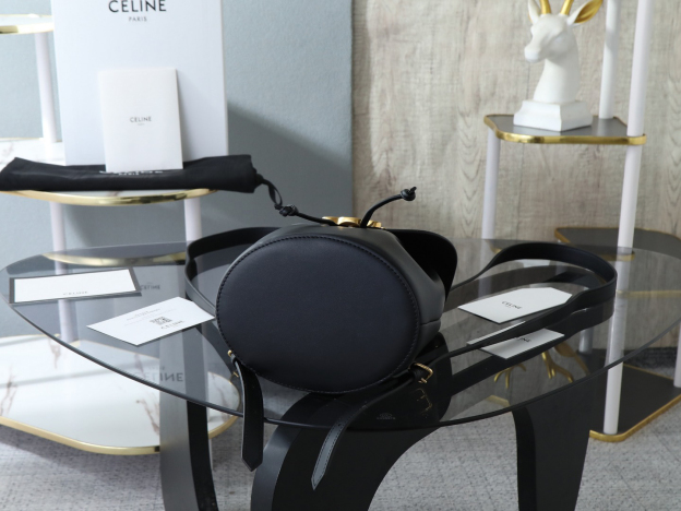 セリーヌ「Celine」BONNIE スムースレザー バックパック