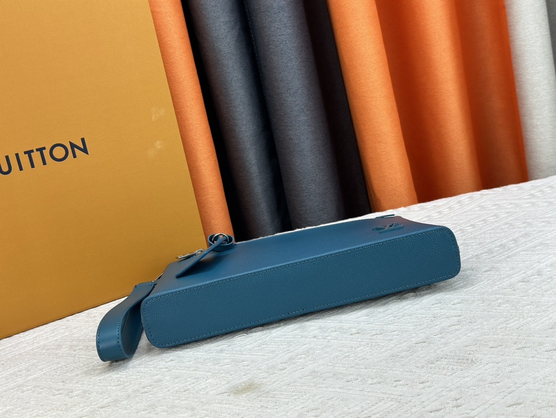 ルイ・ヴィトン「Louis Vuitton」エアログラム TAKEOFF ハンドポーチ