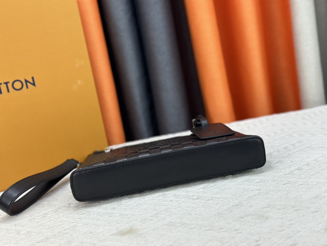 ルイ・ヴィトン「Louis Vuitton」エアログラム TAKEOFF ハンドポーチ