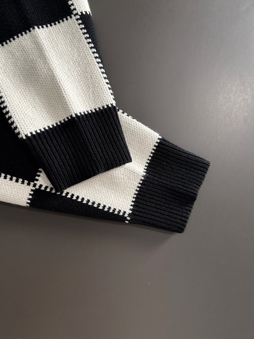 グッチ「Gucci」秋冬に欠かせないウールニットセーター