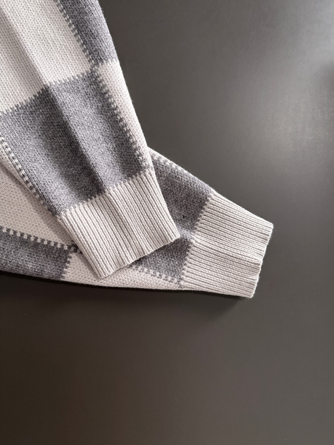 グッチ「Gucci」秋冬に欠かせないウールニットセーター