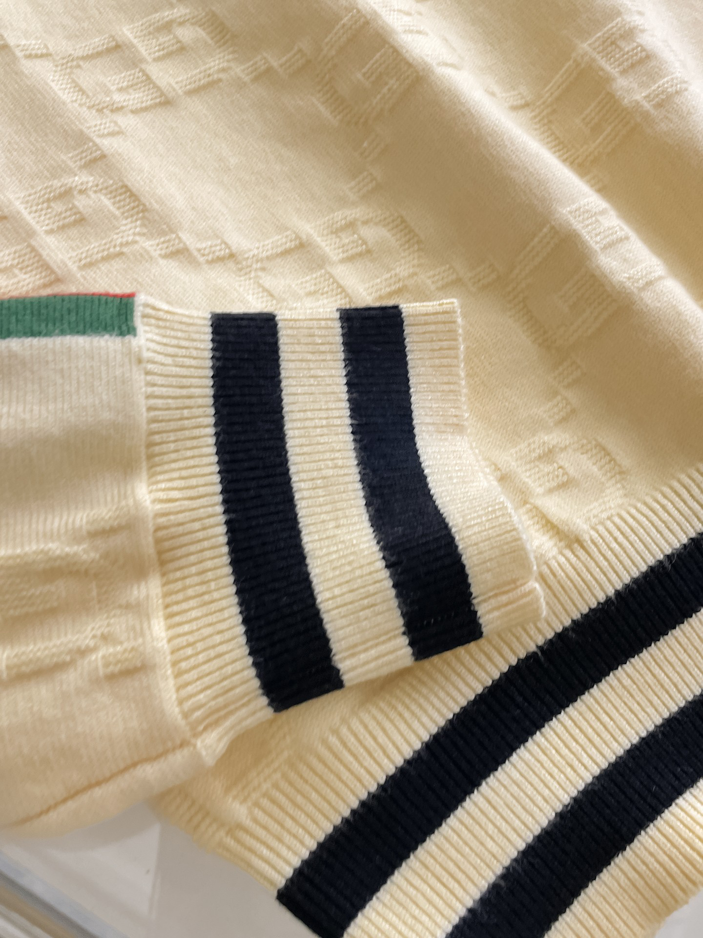 グッチ「Gucci」秋冬用ウール混紡クルーネックニットセーター