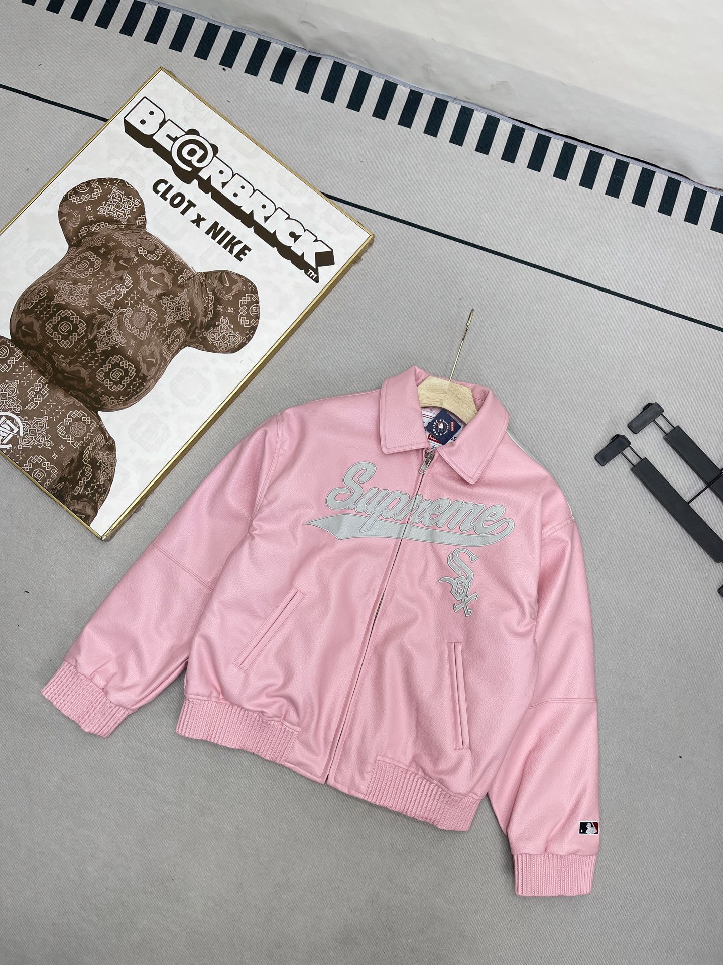 シュプリーム「Supreme x Chicago White Sox」コラボレーション レザージャケット