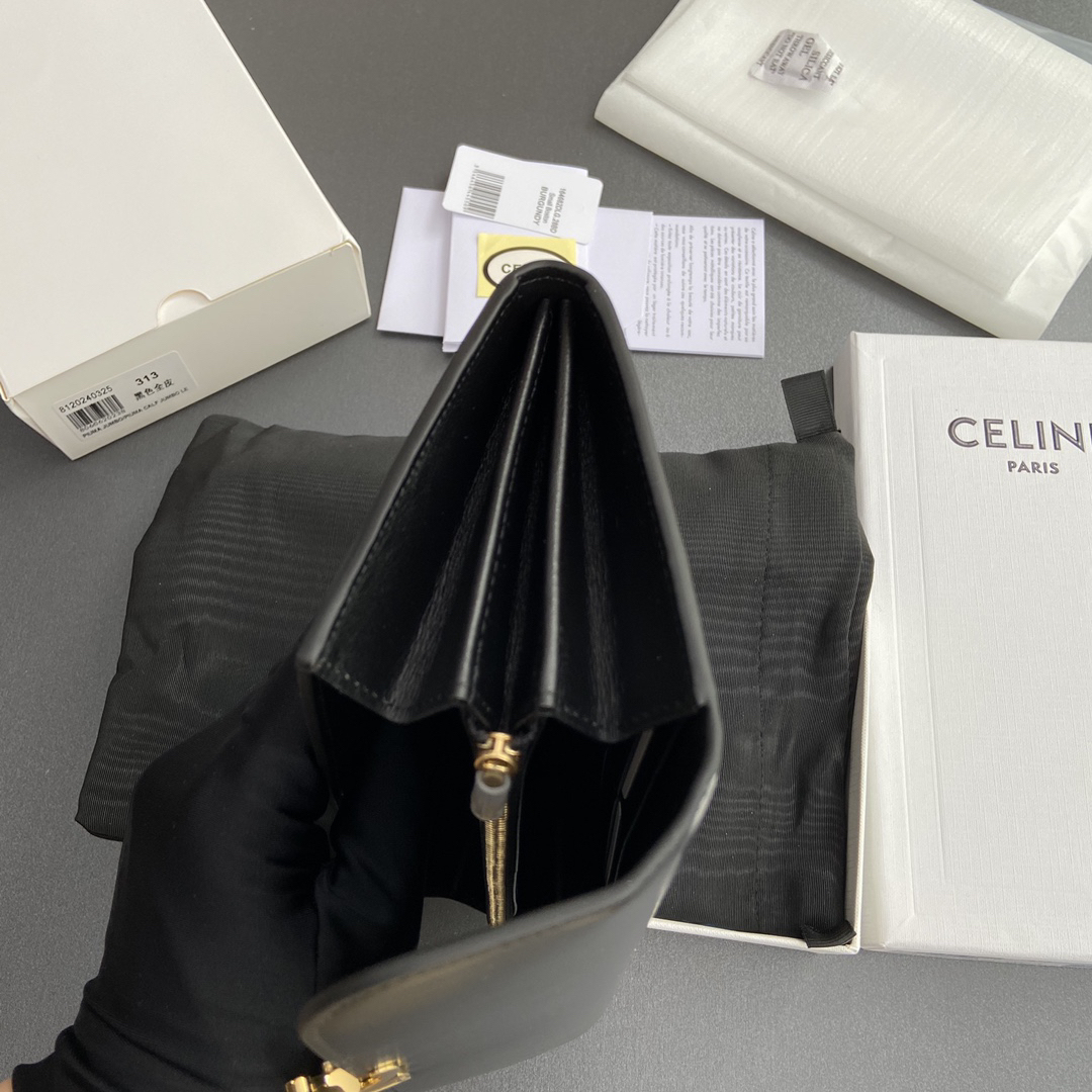 セリーヌ「Celine」TRIOMPHE光沢牛革財布
