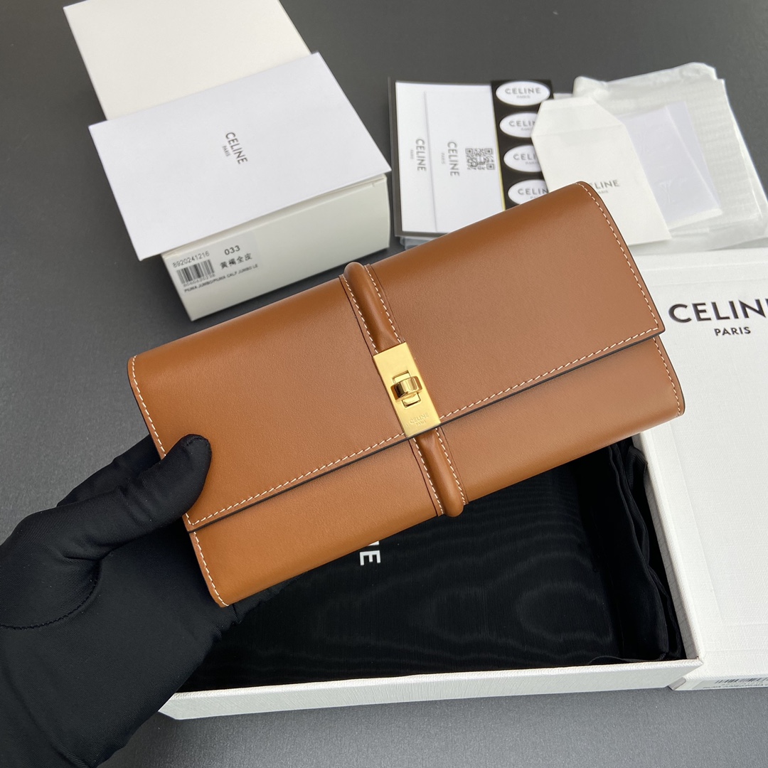 セリーヌ「Celine」TRIOMPHE16 光沢牛革財布