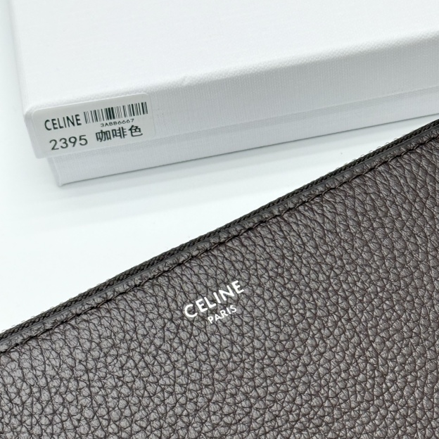 セリーヌ「Celine」TRIOMPHE CUIR ラージジップウォレット