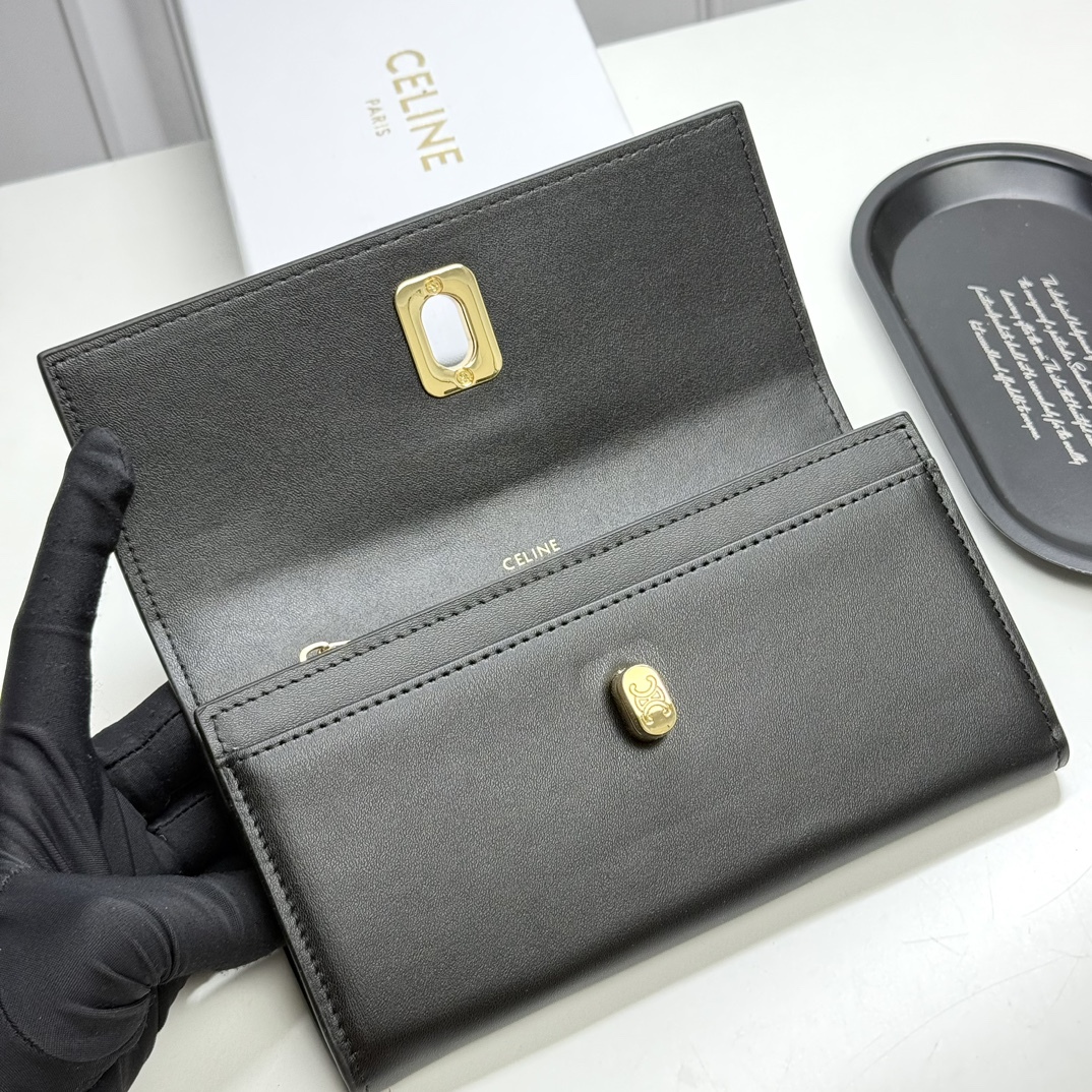 セリーヌ「Celine」ラージジップウォレット