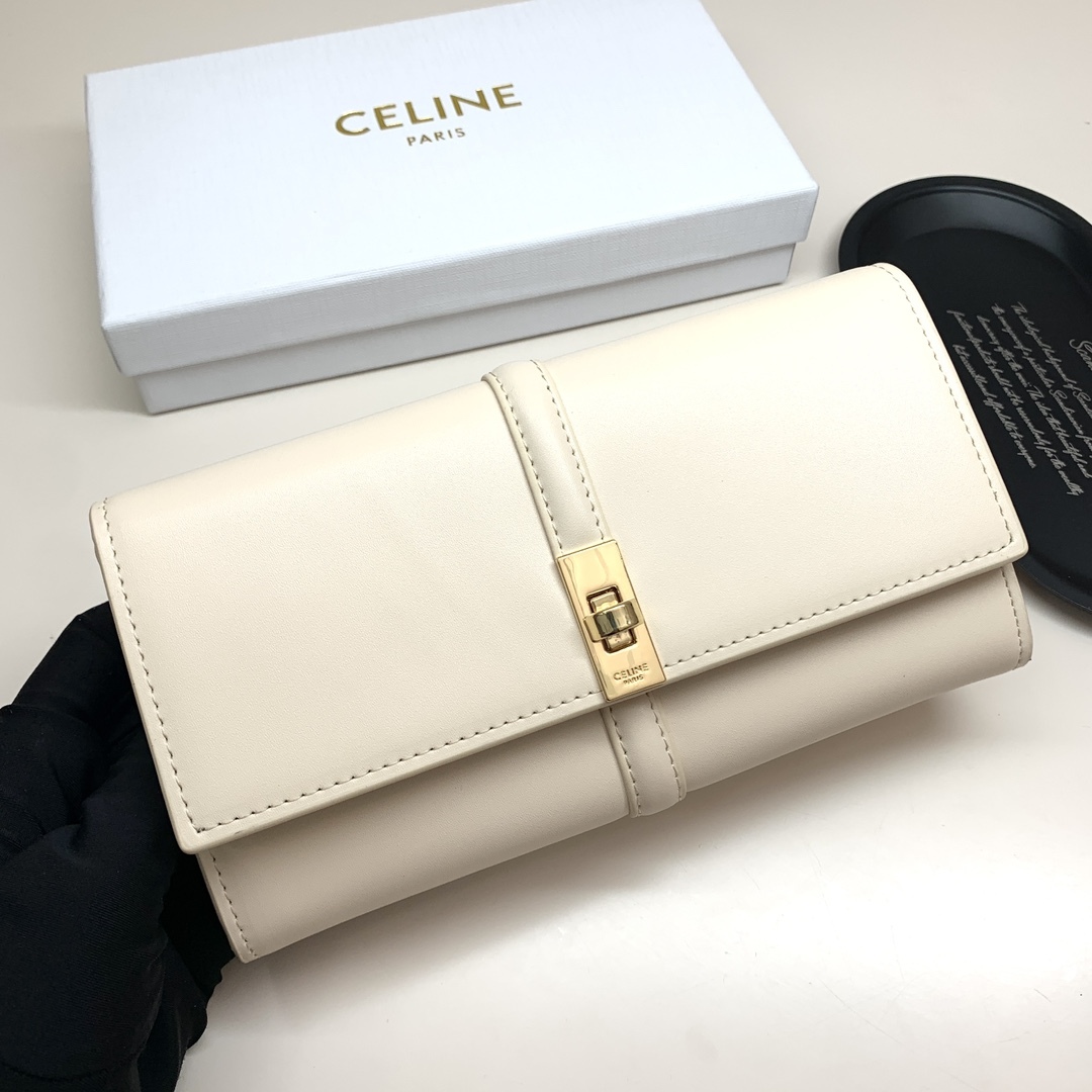 セリーヌ「Celine」TRIOMPHE CUIR ラージジップウォレット