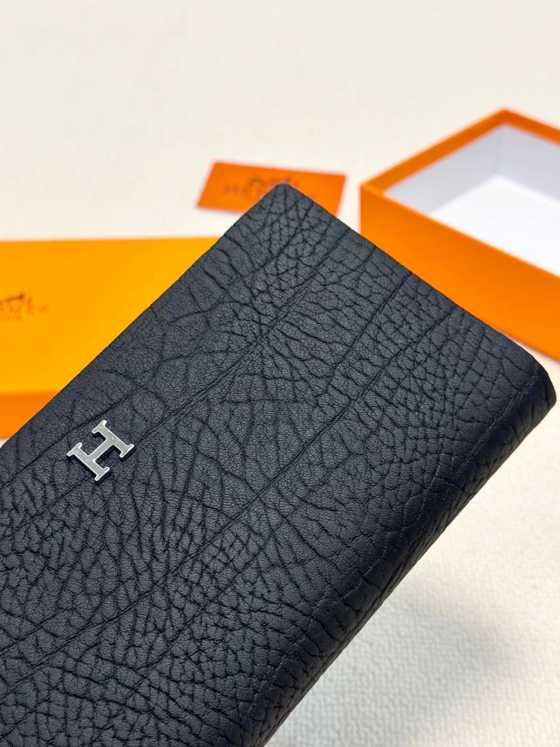 エルメス「Hermès」男性必須の大型ファスナー財布
