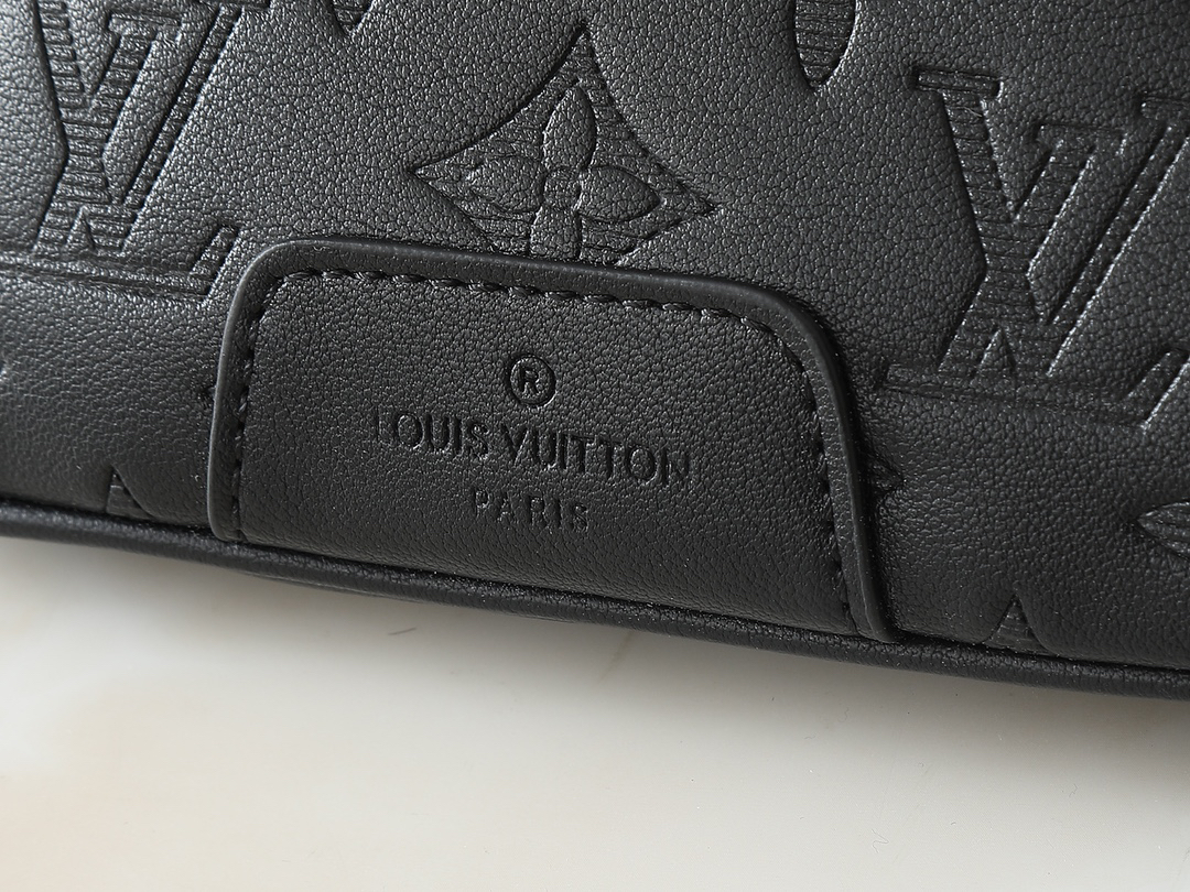 ルイ・ヴィトン「Louis Vuitton」Discovery チェストバッグ＆ウエストバッグ