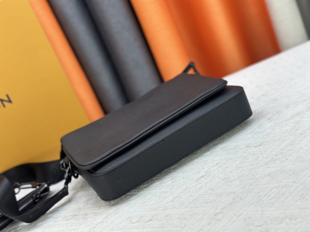 ルイ・ヴィトン「Louis Vuitton」新作 Trio メッセンジャーバッグ