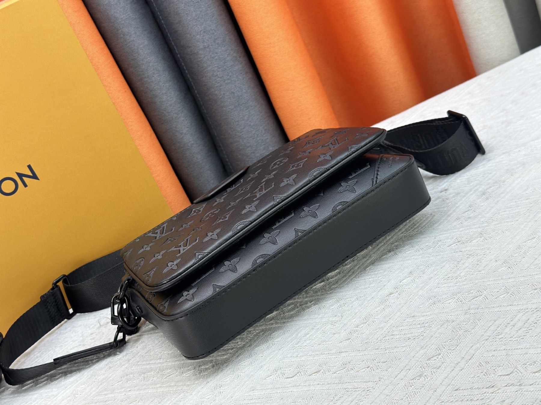 ルイ・ヴィトン「Louis Vuitton」新作 Trio メッセンジャーバッグ