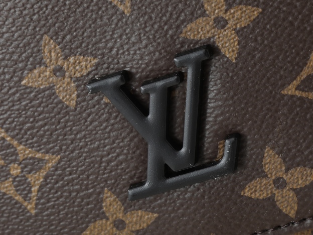 ルイ・ヴィトン「Louis Vuitton」ディストリクト スモールメッセンジャーバッグ