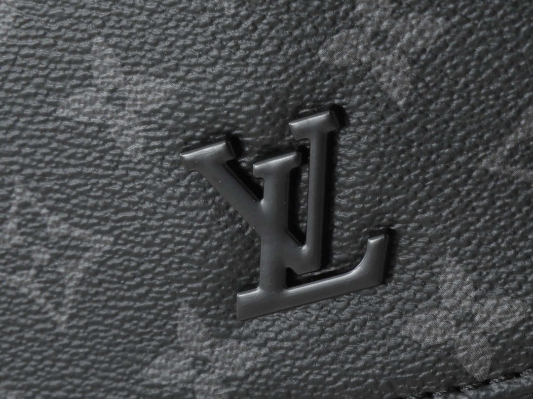 ルイ・ヴィトン「Louis Vuitton」ディストリクト スモールメッセンジャーバッグ