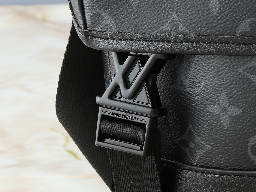 ルイ・ヴィトン「Louis Vuitton」ヴォワヤージュ スモールメッセンジャーバッグ