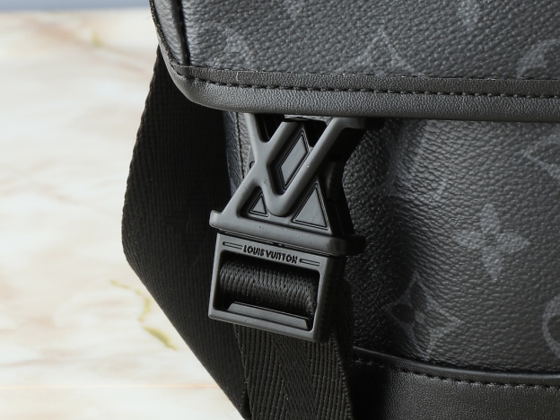 ルイ・ヴィトン「Louis Vuitton」ヴォワヤージュ スモールメッセンジャーバッグ