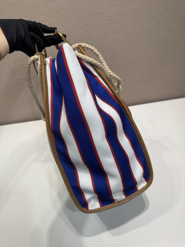 プラダ「Prada」キャンバス＆ストライプトートバッグ