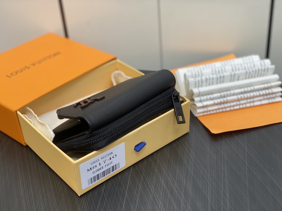 ルイ・ヴィトン「Louis Vuitton」ポルトフォイユ･パイロット