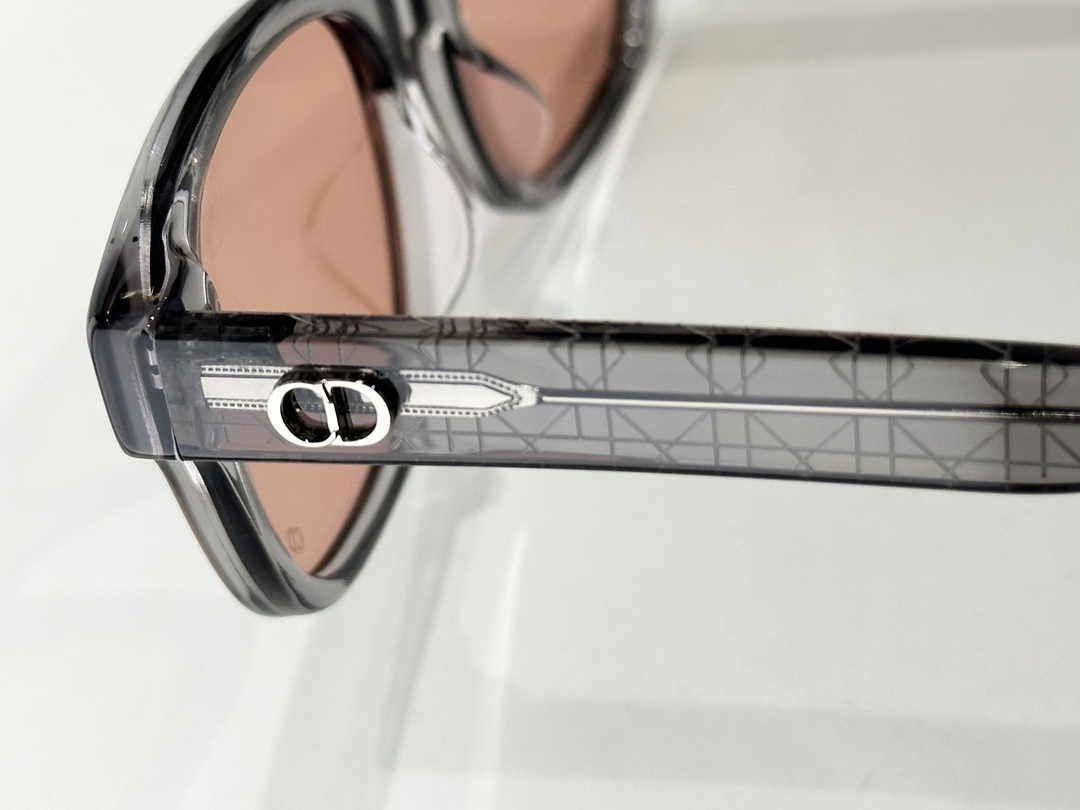 ディオール「Dior」So Real サングラス