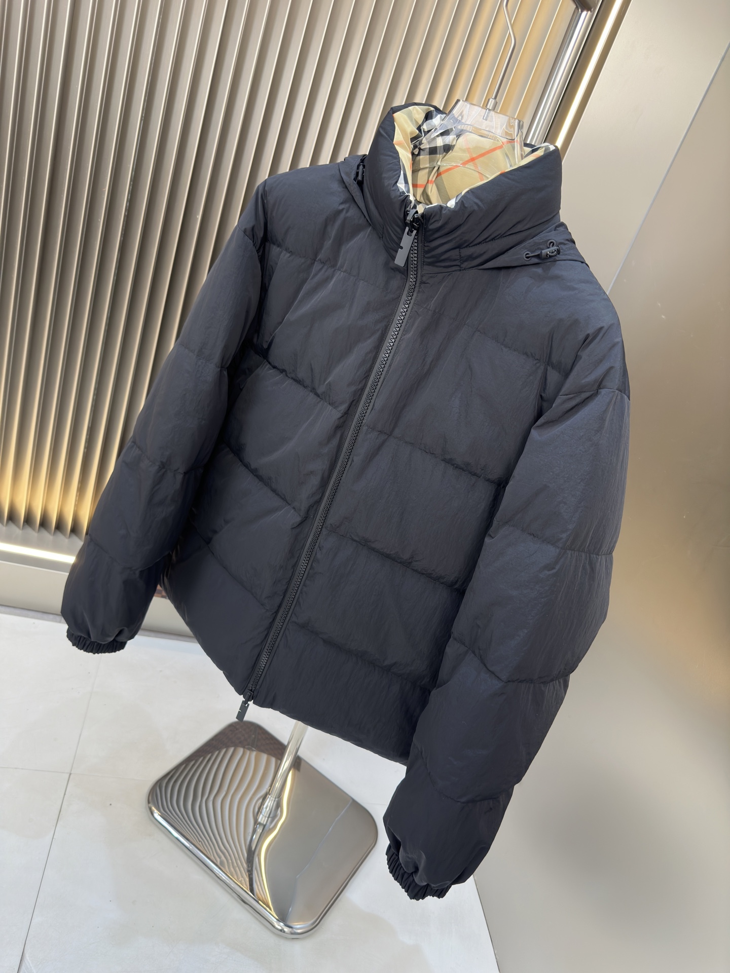 バーバリー「Burberry」25FW リバーシブル ダウンジャケット