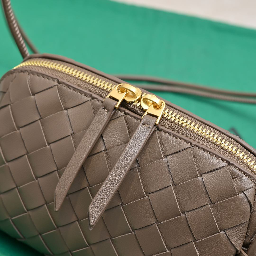 ボッテガ・ヴェネタ「Bottega Veneta」Concert Pouch