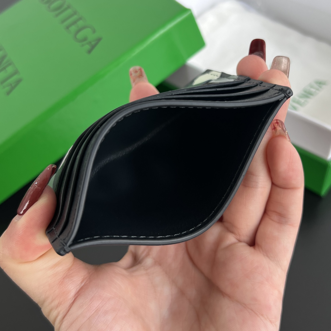 ボッテガ・ヴェネタ「Bottega Veneta」スリムカードケース