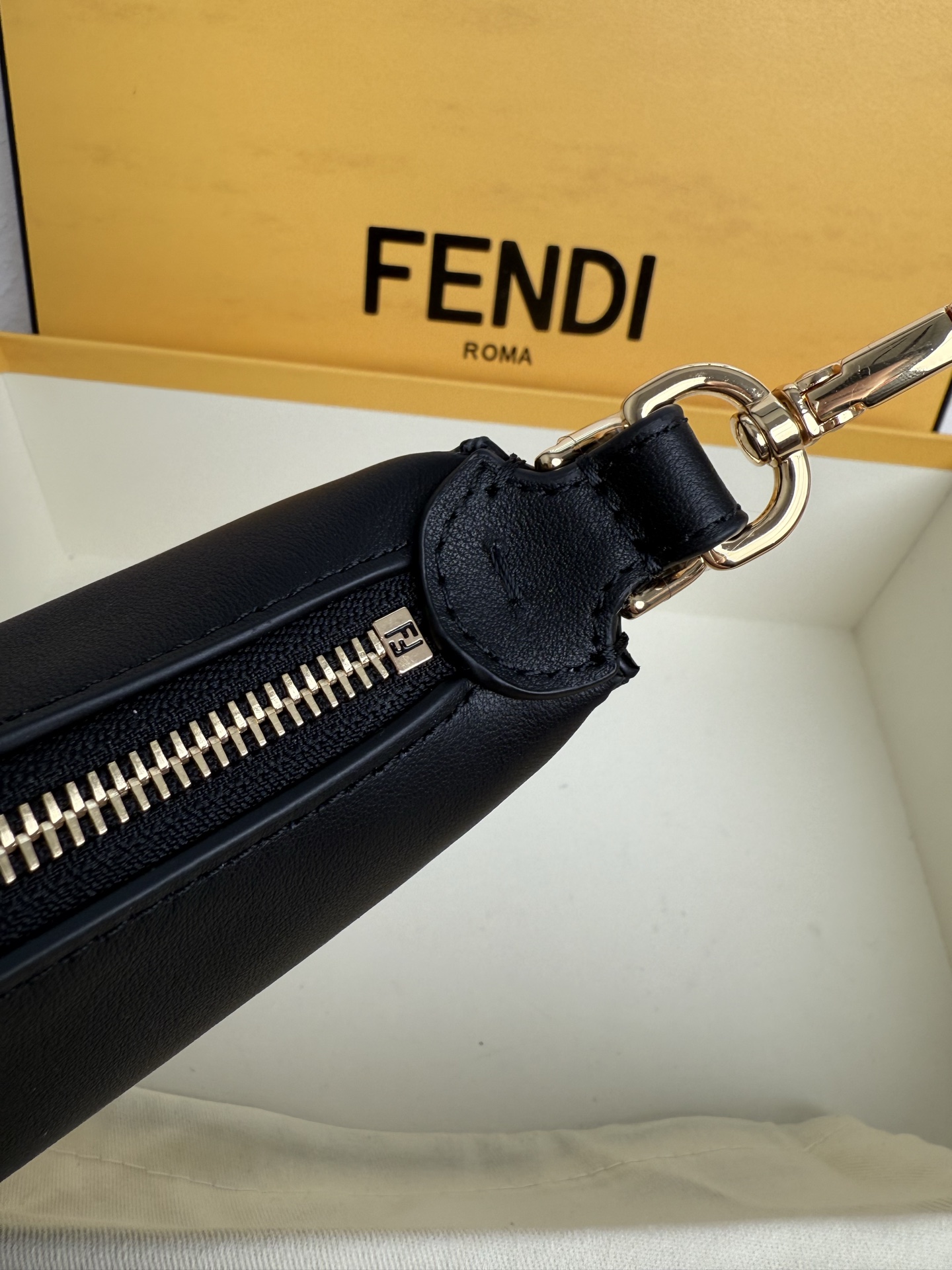 フェンディ「Fendi」ミニフェンディグラフィー ハンドバッグ