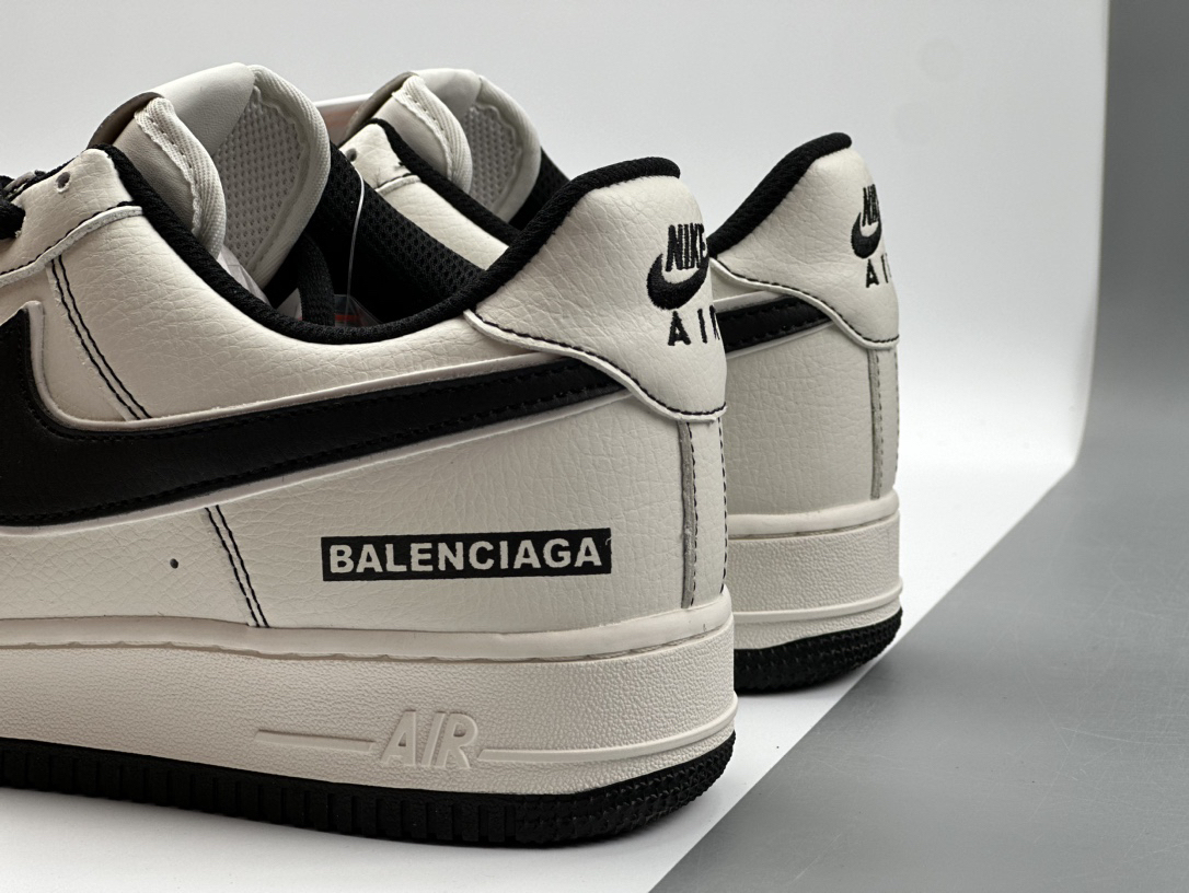 「コラボモデル」Balenciaga x NikeAir Force 1 Low '07 トリプルスウッシュ スニーカー