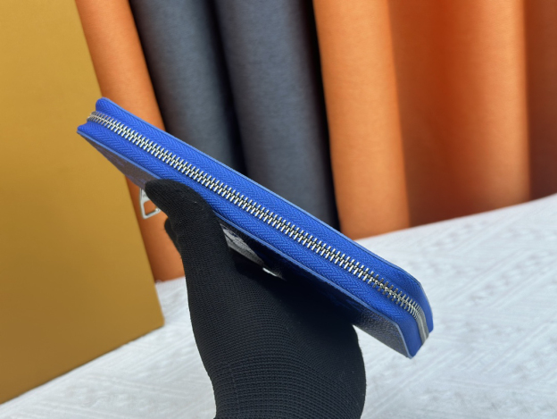 ルイ・ヴィトン ジッピー ウォレット･ヴァーティカル「エブリデイ LV 限定モデル」