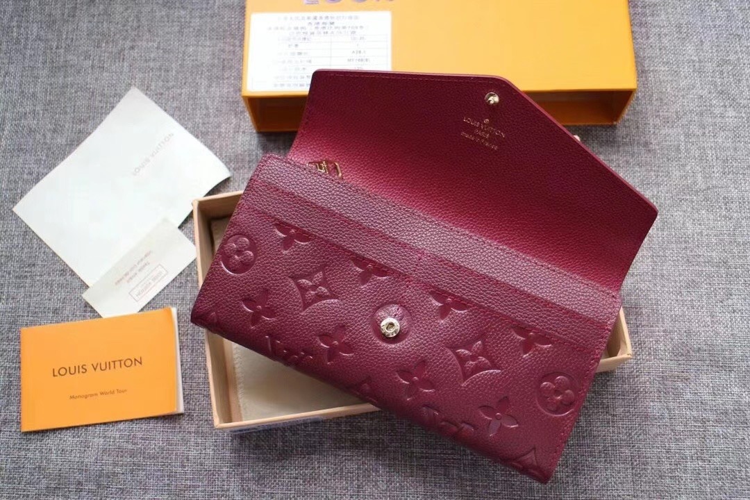 ルイ・ヴィトン ポルトフォイユ･サラ「封筒型･エンボスレザー」