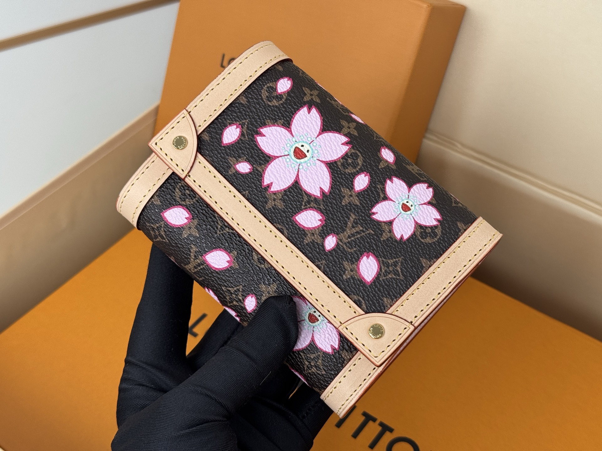ルイ・ヴィトン LV x TM ポルトフォイユ･ヴィクトリーヌ