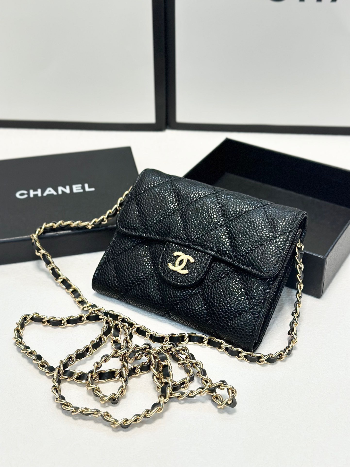 シャネル「Chanel」クラシックフラップ ウォレットオン チェーン キャビアレザー ショルダーバッグ