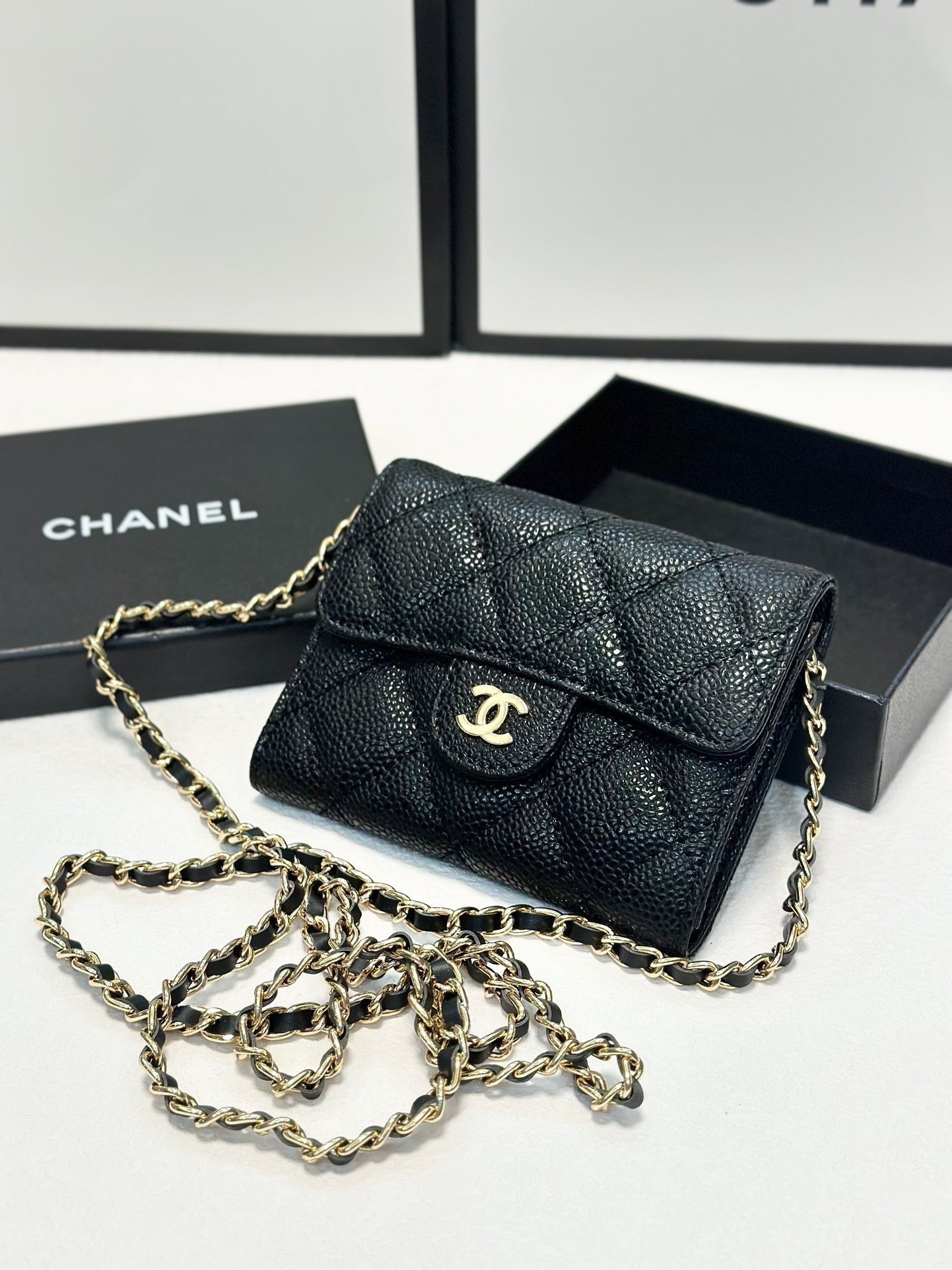 シャネル「Chanel」クラシックフラップ ウォレットオン チェーン キャビアレザー ショルダーバッグ