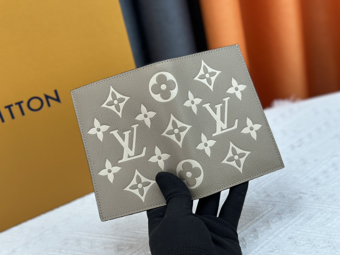 ルイ・ヴィトン パスポートカバー クーヴェルテュール･パスポール