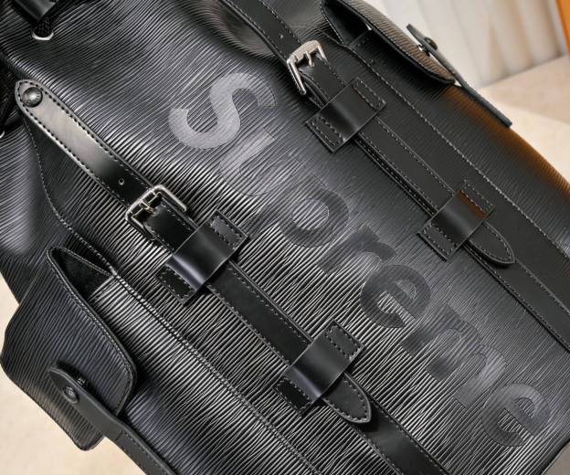 ルイ・ヴィトン「LV x Supreme」クリストファー MM バックパック