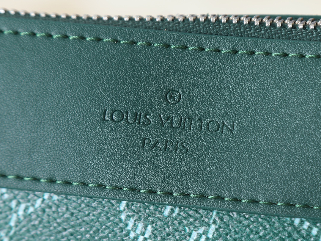 ルイ・ヴィトン「Louis Vuitton」ポシェット･ヴォワヤージュ スープル