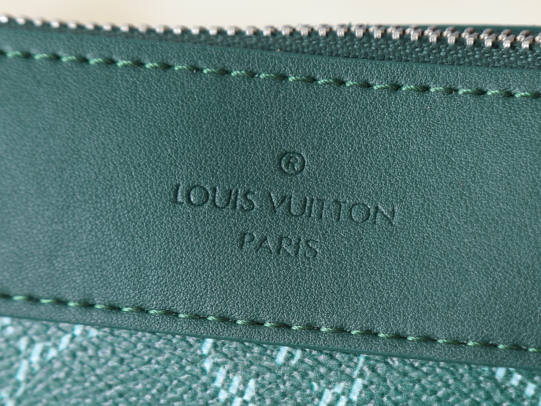 ルイ・ヴィトン「Louis Vuitton」ポシェット･ヴォワヤージュ スープル