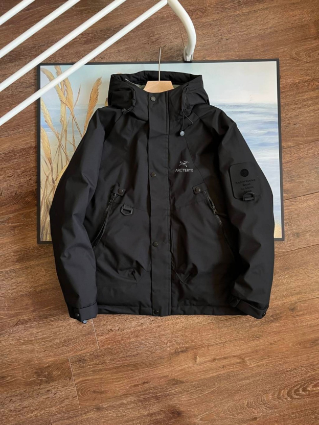 アークテリクス 防水フード付きダウンジャケット