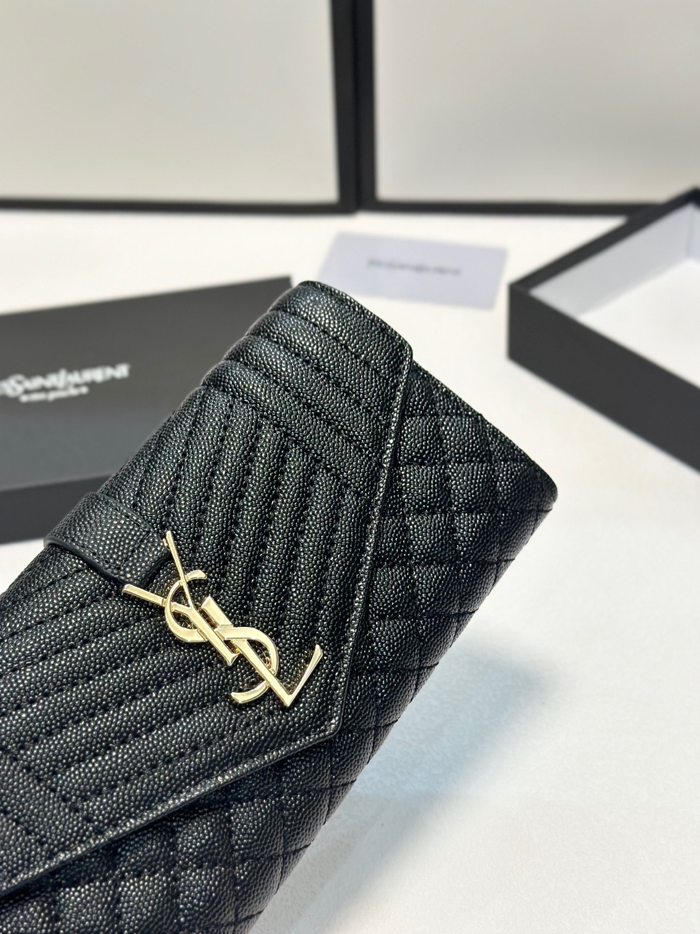 サンローラン「Saint Laurent」キャビアエンベロープフラップバッグ