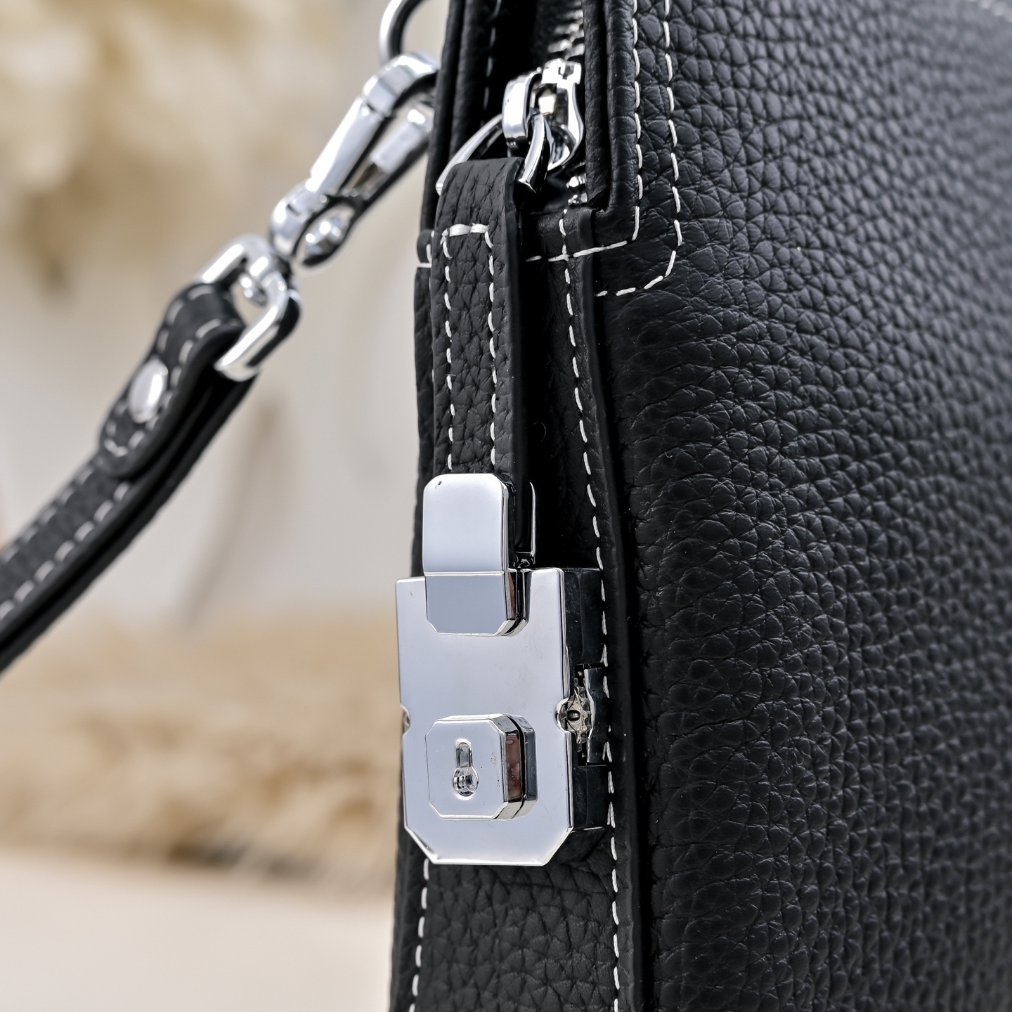 エルメス エヴリン ジップ レザー クラッチバッグ「Evelyne Clutch」